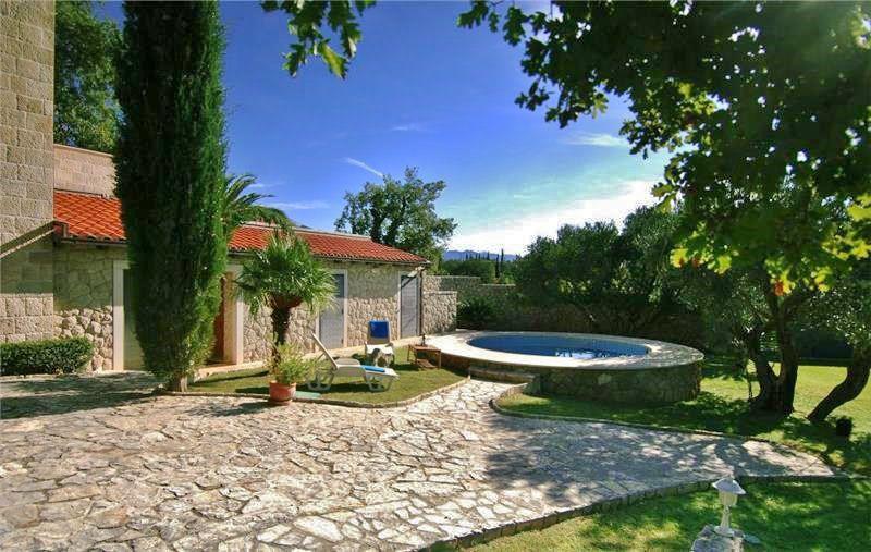 Villa in Cilipi, photograph 3