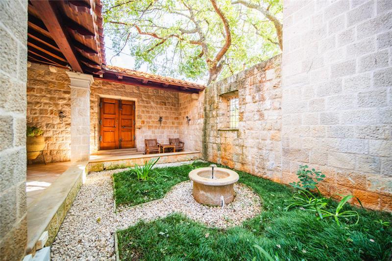 Villa in Cilipi, photograph 7
