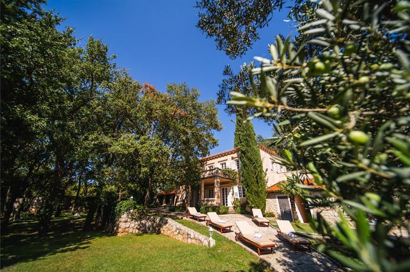 4 bedroom Villa with Heated Pool and Large Garden in Cilipi, near Dubrovnik - sleeps 8