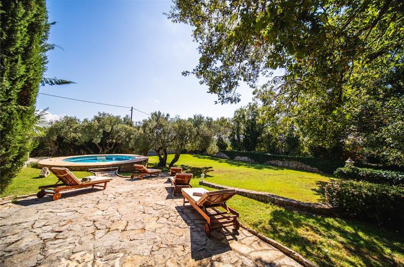 4 bedroom Villa with Heated Pool and Large Garden in Cilipi, near Dubrovnik - sleeps 8