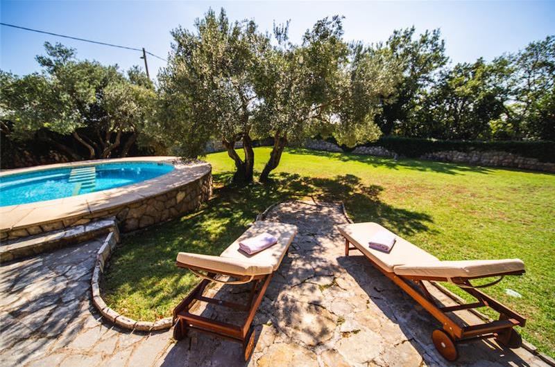 4 bedroom Villa with Heated Pool and Large Garden in Cilipi, near Dubrovnik - sleeps 8