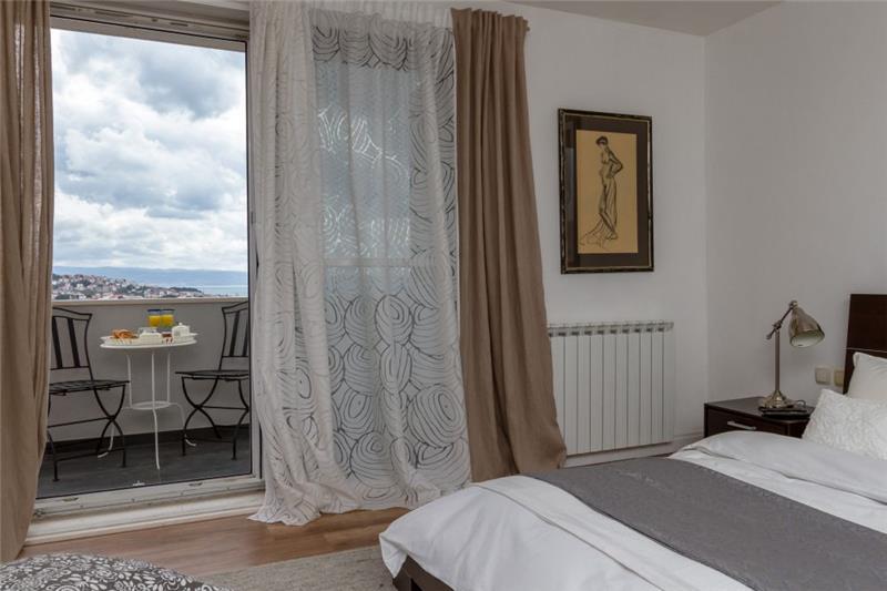 Sea-view villa in Zrnovnica, photograph 24