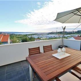 4 Bedroom Villa with Large Pool near Split, sleeps 9