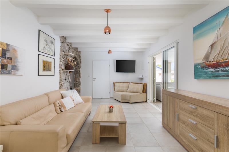 Beachfront villa in Hvar Town, photograph 18