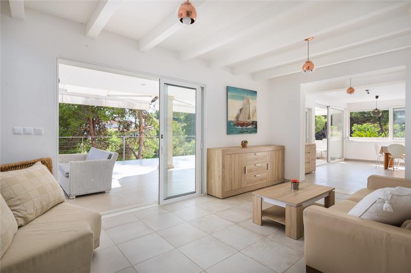 Beachfront villa in Hvar Town, photograph 17