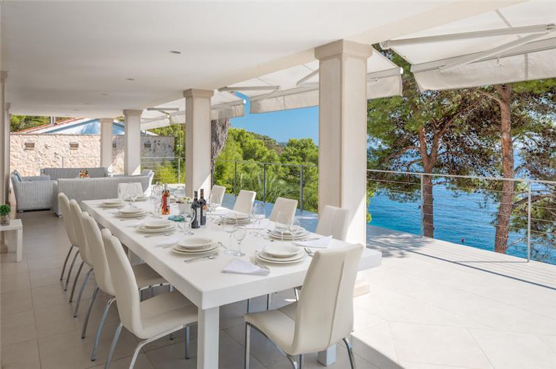 Beachfront villa in Hvar Town, photograph 6