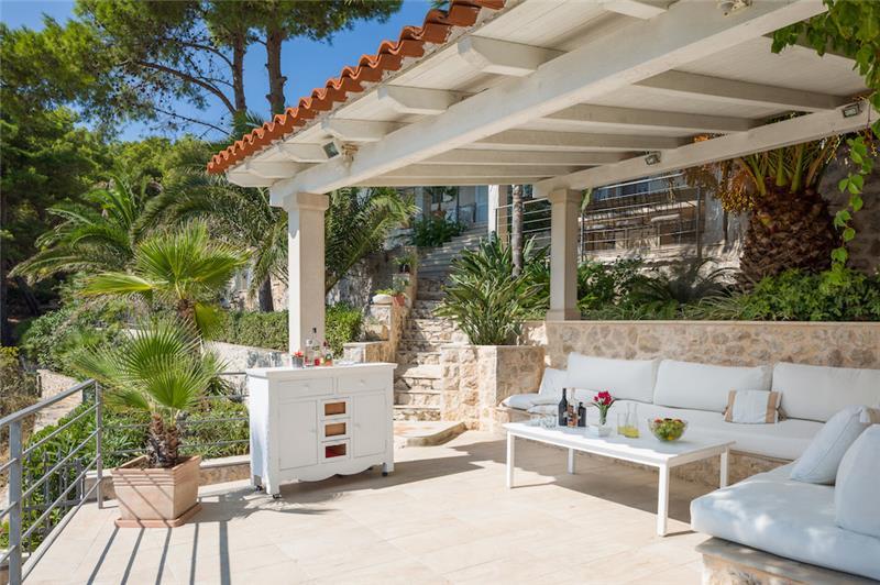 Beachfront villa in Hvar Town, photograph 7