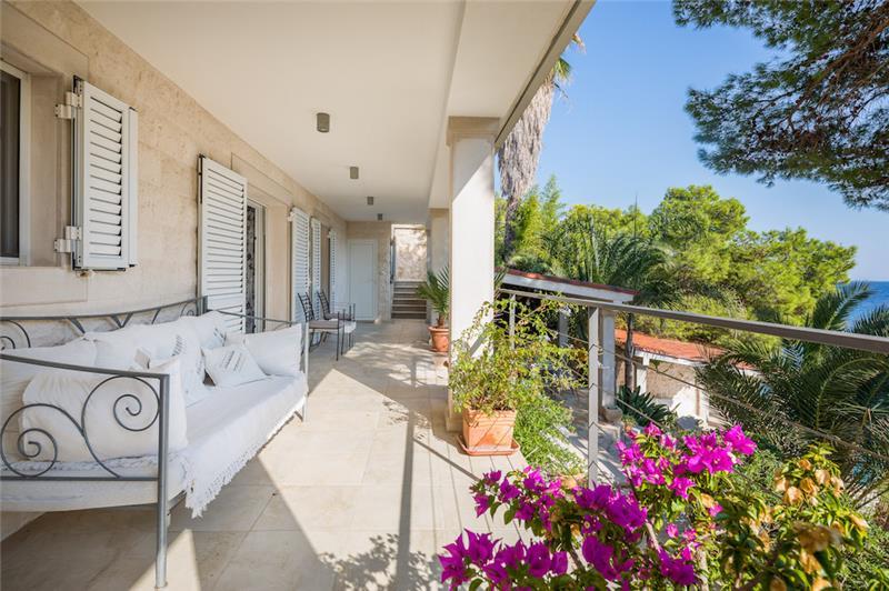 Beachfront villa in Hvar Town, photograph 15
