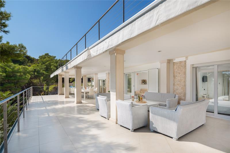 Beachfront villa in Hvar Town, photograph 12