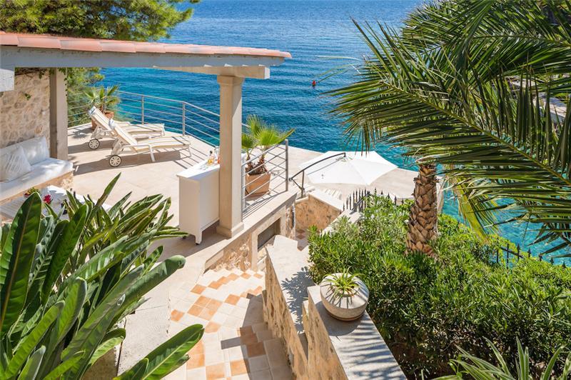 Beachfront villa in Hvar Town, photograph 9