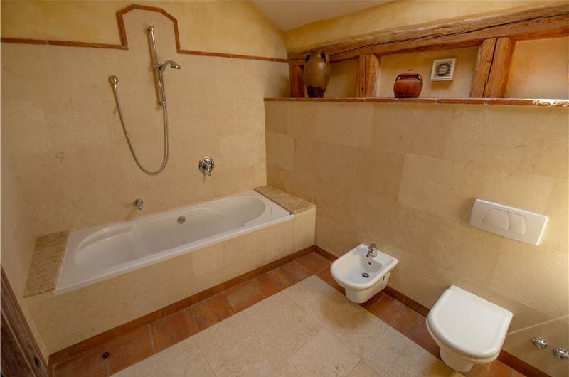 5 Bedroom Istrian Villa Estate with Large Pool and Gardens near Barban, Sleeps 12