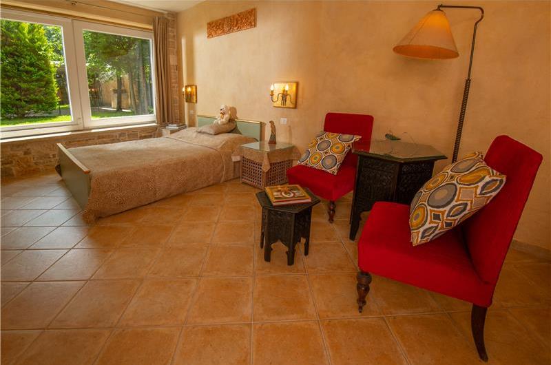 5 Bedroom Istrian Villa Estate with Large Pool and Gardens near Barban, Sleeps 12