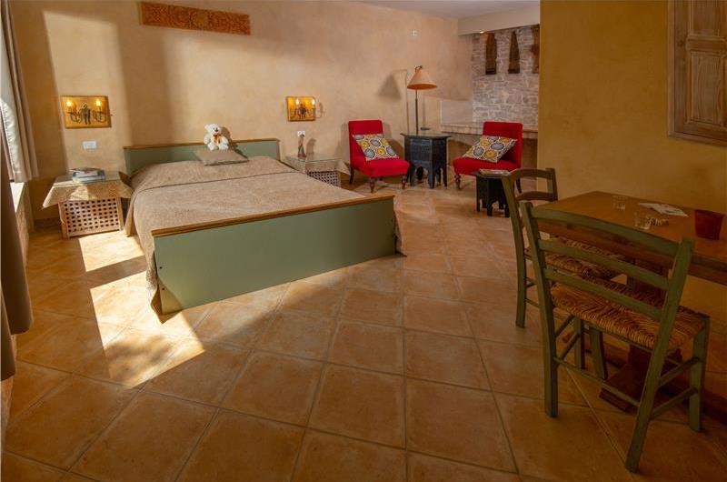 5 Bedroom Istrian Villa Estate with Large Pool and Gardens near Barban, Sleeps 12