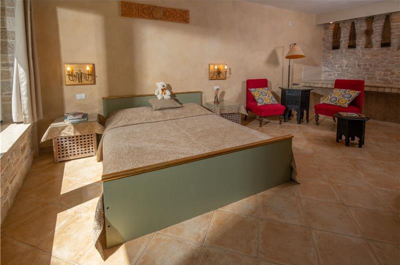 5 Bedroom Istrian Villa Estate with Large Pool and Gardens near Barban, Sleeps 12