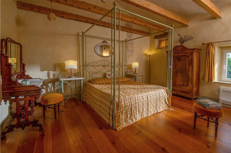 5 Bedroom Istrian Villa Estate with Large Pool and Gardens near Barban, Sleeps 12