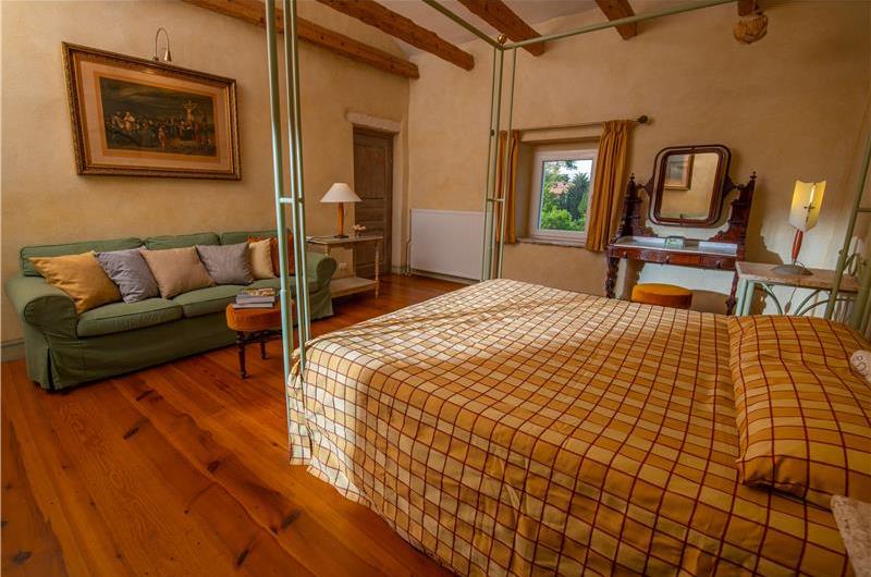 5 Bedroom Istrian Villa Estate with Large Pool and Gardens near Barban, Sleeps 12