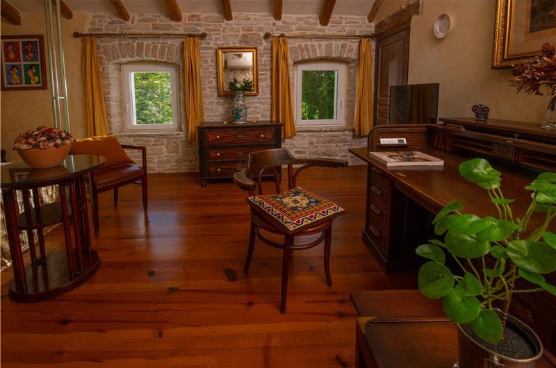 5 Bedroom Istrian Villa Estate with Large Pool and Gardens near Barban, Sleeps 12