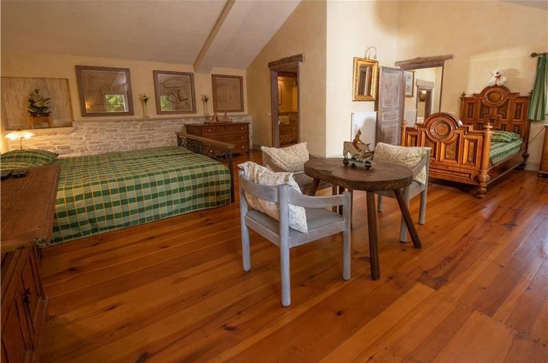 5 Bedroom Istrian Villa Estate with Large Pool and Gardens near Barban, Sleeps 12