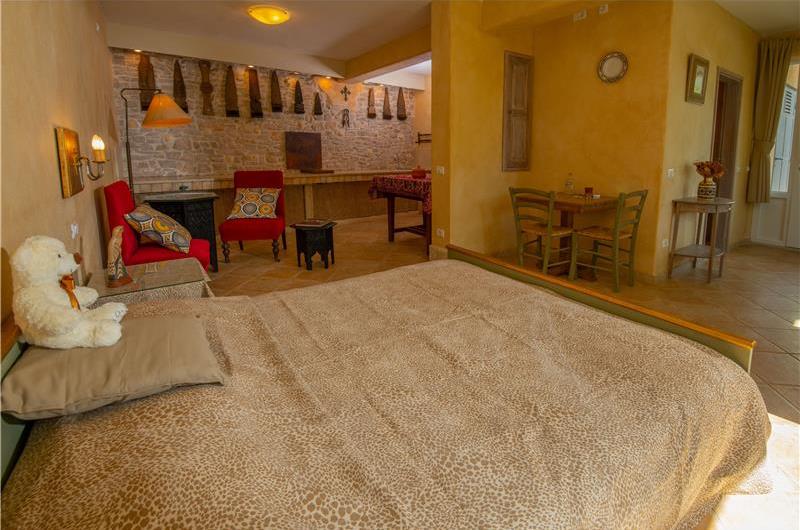 5 Bedroom Istrian Villa Estate with Large Pool and Gardens near Barban, Sleeps 12