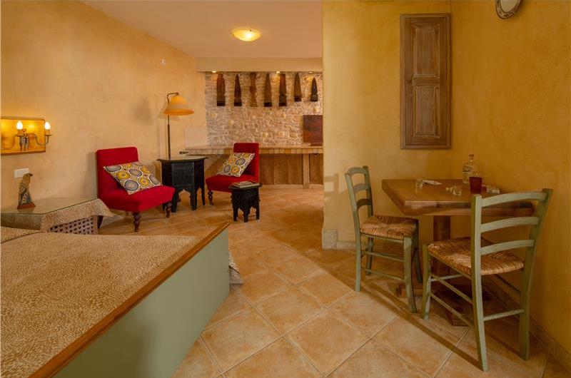 5 Bedroom Istrian Villa Estate with Large Pool and Gardens near Barban, Sleeps 12