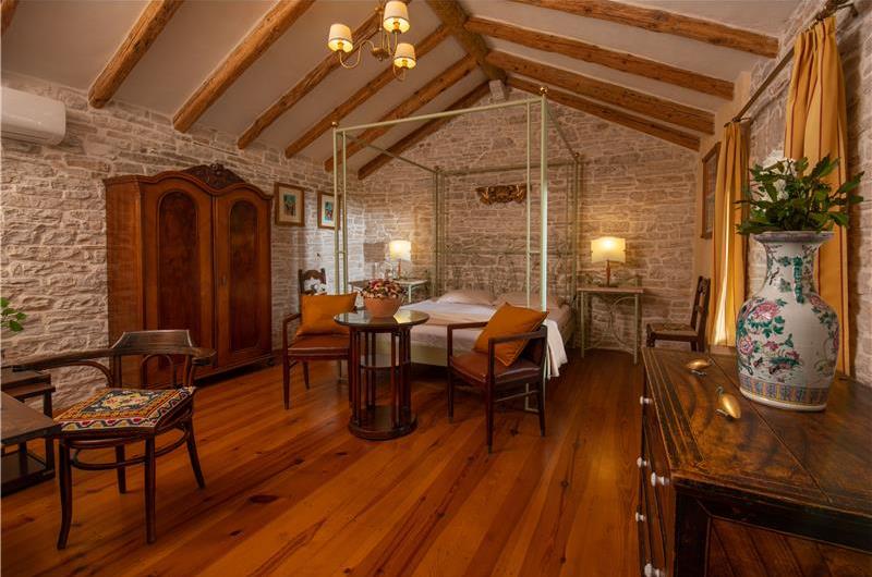 5 Bedroom Istrian Villa Estate with Large Pool and Gardens near Barban, Sleeps 12