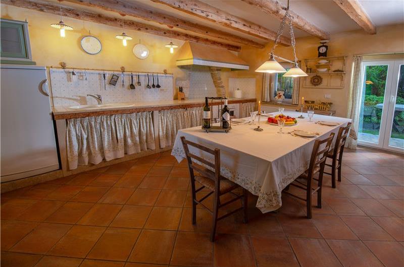 5 Bedroom Istrian Villa Estate with Large Pool and Gardens near Barban, Sleeps 12