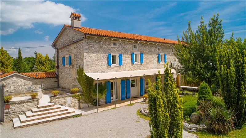 5 Bedroom Istrian Villa Estate with Large Pool and Gardens near Barban, Sleeps 12