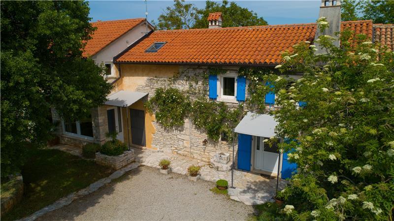 5 Bedroom Istrian Villa Estate with Large Pool and Gardens near Barban, Sleeps 12