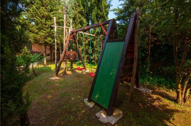 5 Bedroom Istrian Villa Estate with Large Pool and Gardens near Barban, Sleeps 12