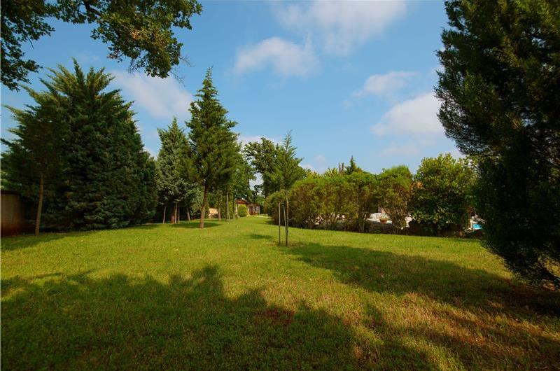 5 Bedroom Istrian Villa Estate with Large Pool and Gardens near Barban, Sleeps 12