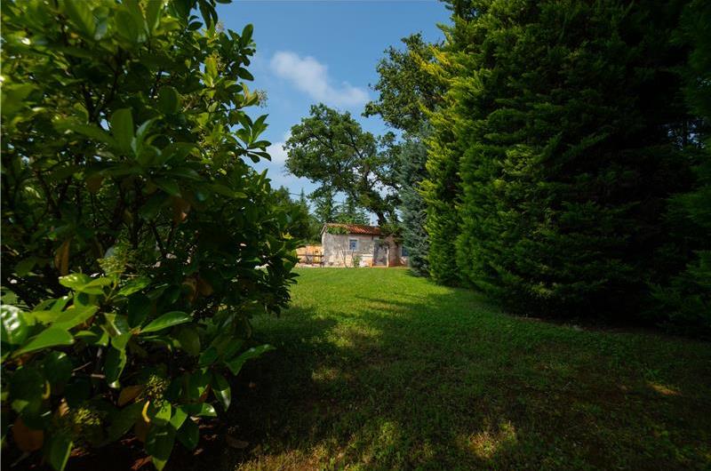 5 Bedroom Istrian Villa Estate with Large Pool and Gardens near Barban, Sleeps 12