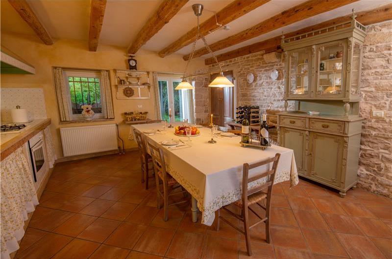 5 Bedroom Istrian Villa Estate with Large Pool and Gardens near Barban, Sleeps 12