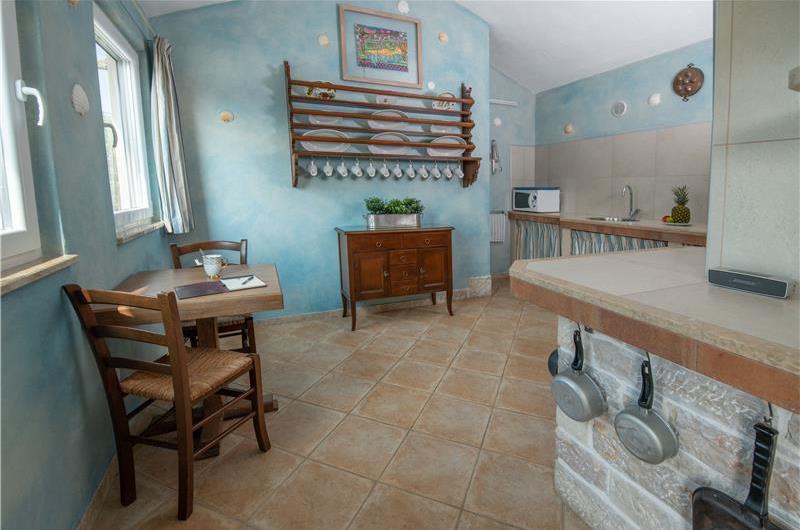 5 Bedroom Istrian Villa Estate with Large Pool and Gardens near Barban, Sleeps 12