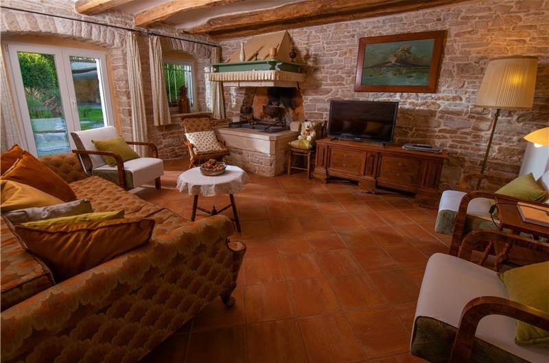 5 Bedroom Istrian Villa Estate with Large Pool and Gardens near Barban, Sleeps 12