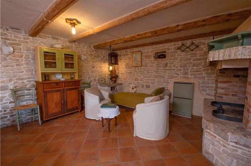 5 Bedroom Istrian Villa Estate with Large Pool and Gardens near Barban, Sleeps 12