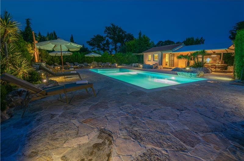 5 Bedroom Istrian Villa Estate with Large Pool and Gardens near Barban, Sleeps 12