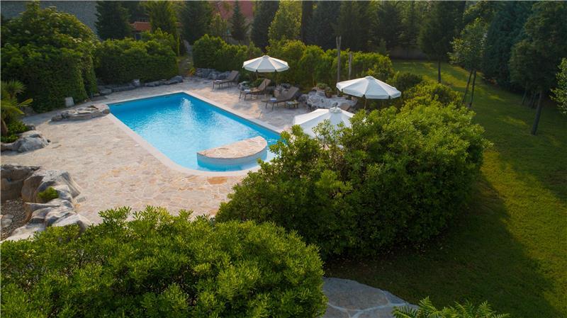 5 Bedroom Istrian Villa Estate with Large Pool and Gardens near Barban, Sleeps 12