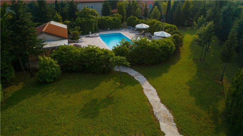 5 Bedroom Istrian Villa Estate with Large Pool and Gardens near Barban, Sleeps 12