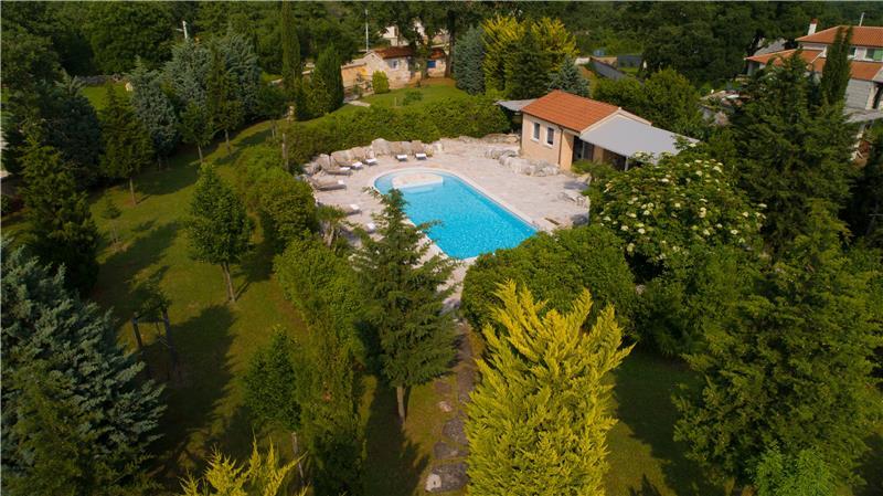 5 Bedroom Istrian Villa Estate with Large Pool and Gardens near Barban, Sleeps 12