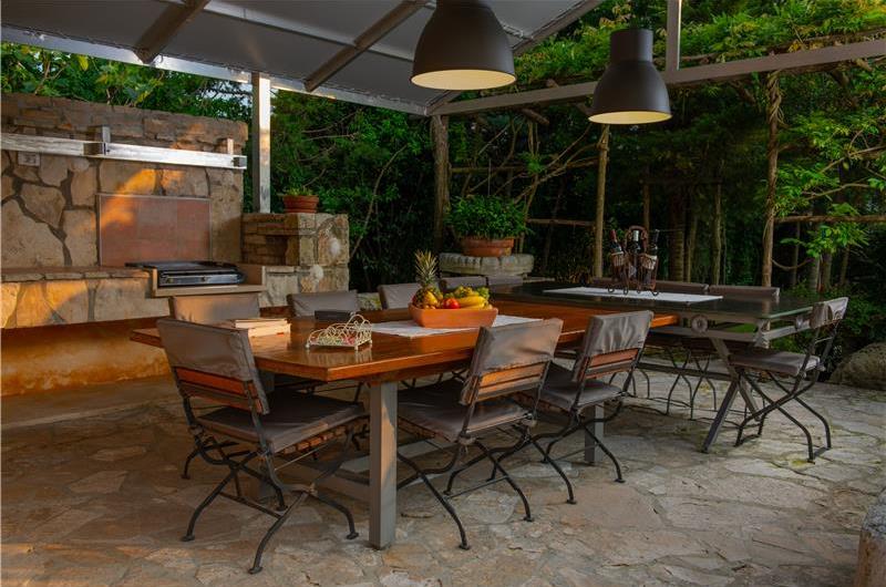 5 Bedroom Istrian Villa Estate with Large Pool and Gardens near Barban, Sleeps 12