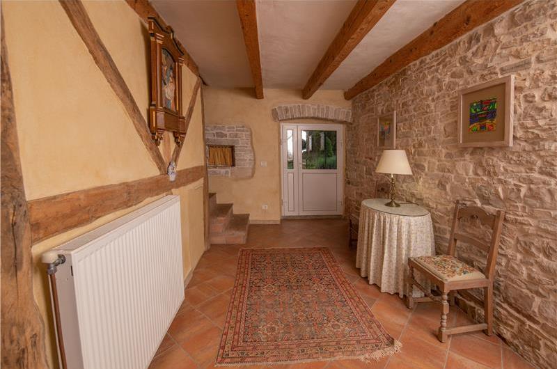 5 Bedroom Istrian Villa Estate with Large Pool and Gardens near Barban, Sleeps 12