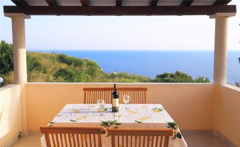 Sea-view villa in Rezevici, photograph 9