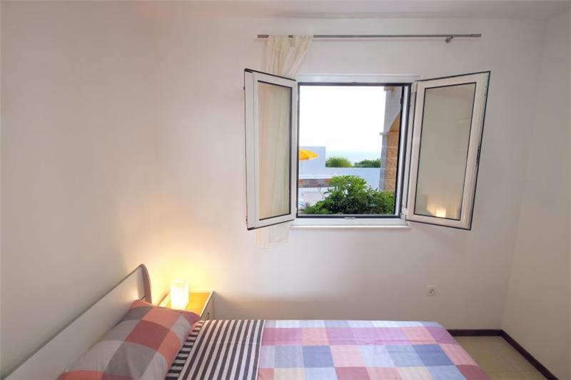 Sea-view villa in Rezevici, photograph 13