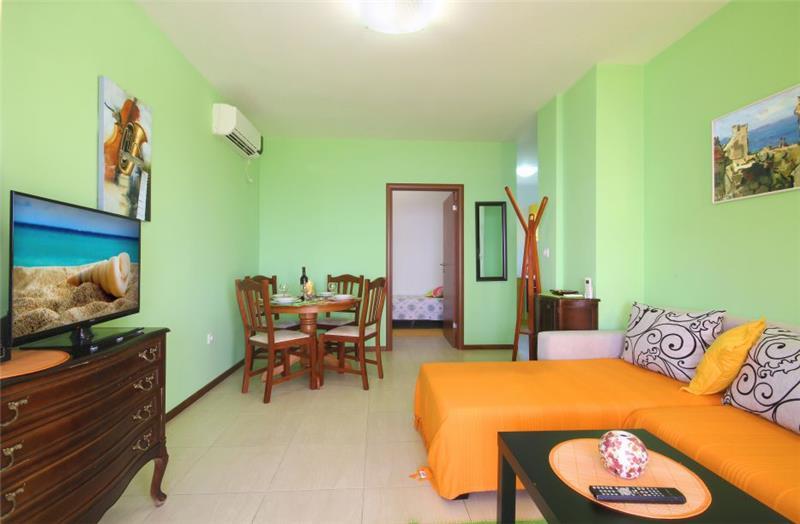Sea-view villa in Rezevici, photograph 7