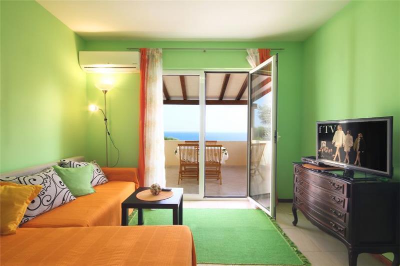 Sea-view villa in Rezevici, photograph 8