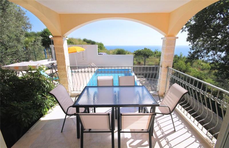 Sea-view villa in Rezevici, photograph 3