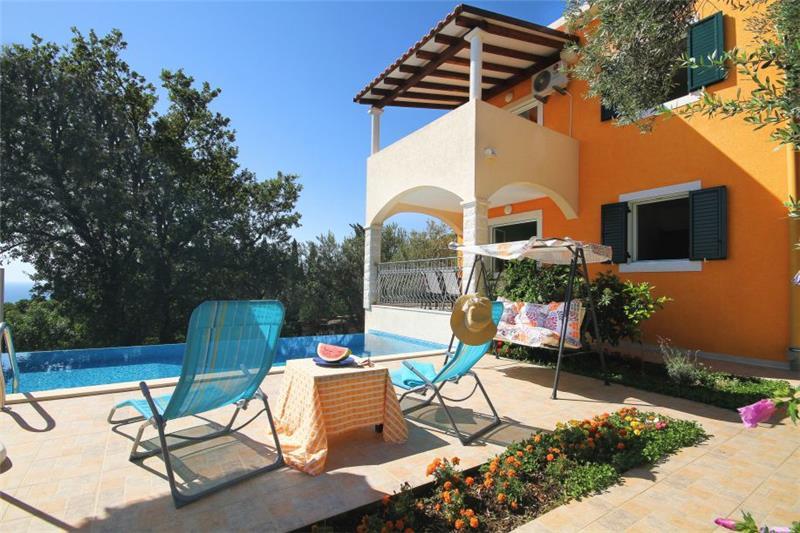 Sea-view villa in Rezevici, photograph 1