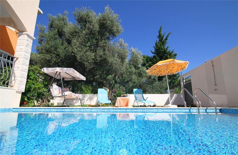 Sea-view villa in Rezevici, photograph 23