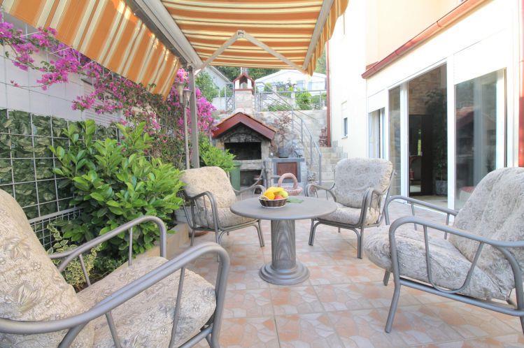 Sea-view villa in Budva, photograph 24