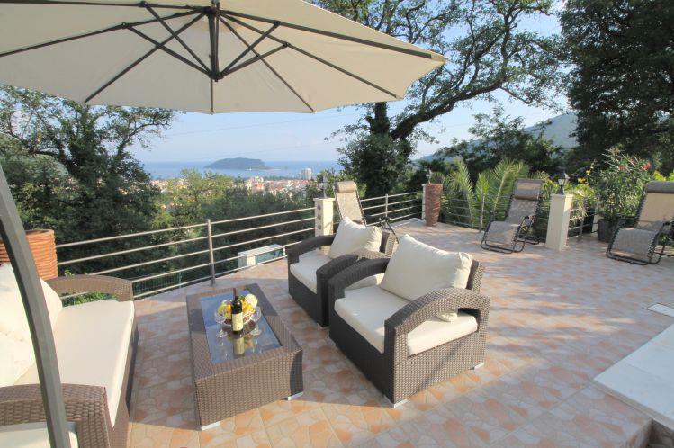 Sea-view villa in Budva, photograph 4